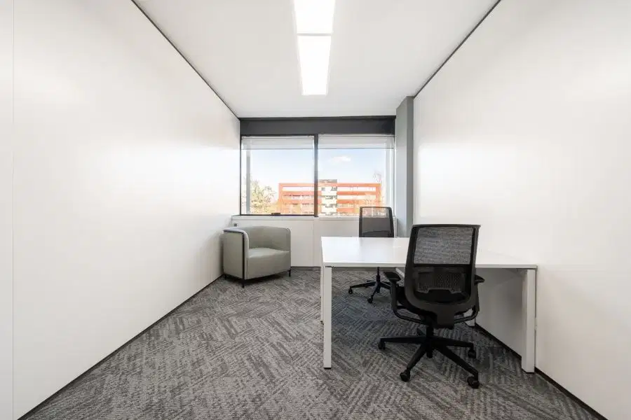 Ruang kantor pribadi berlayanan lengkap untuk Anda dan tim di Regus Tempo Scan