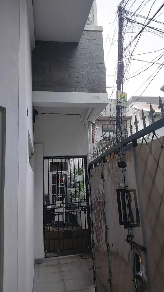 Rumah 2 lantai di pengadegan jaksel