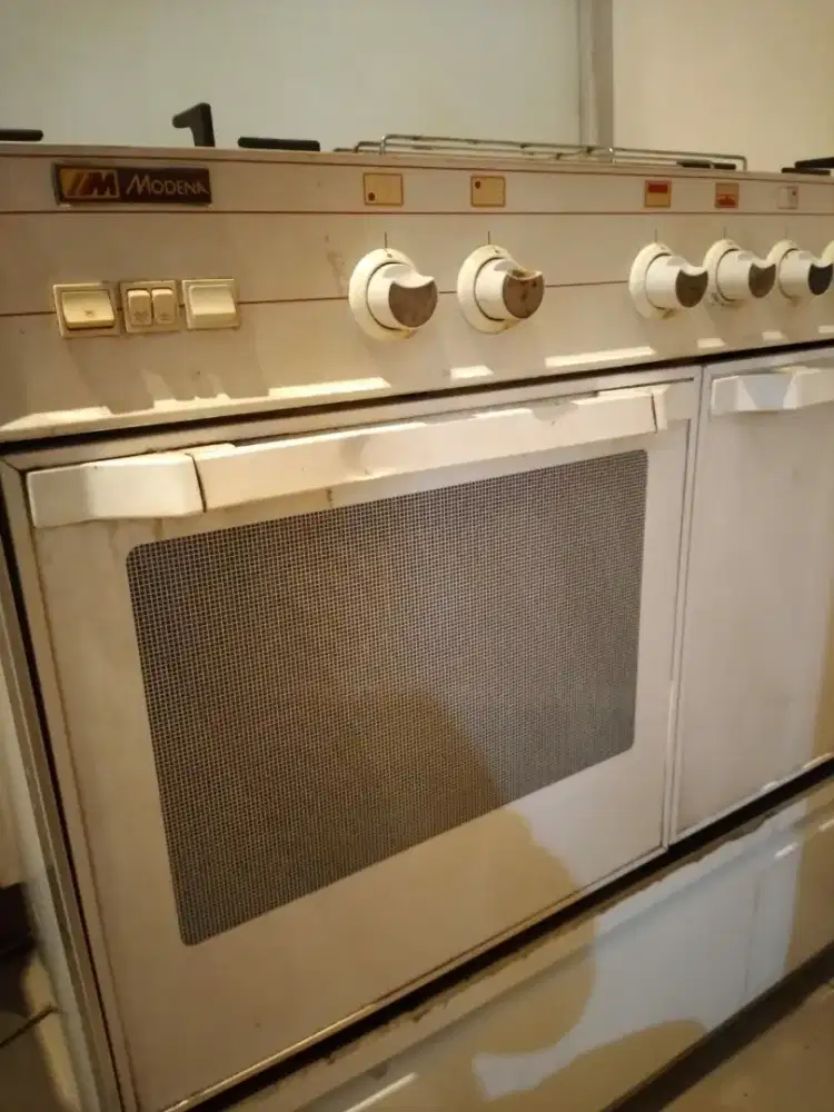 Kompor Gas Standing 4 Tungku plus Oven merk Modena