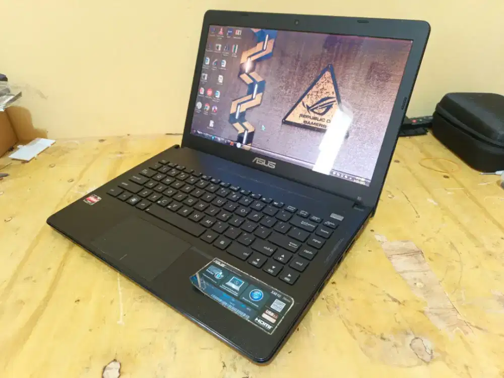 Asus x401u layar 14inch sudah Amd second