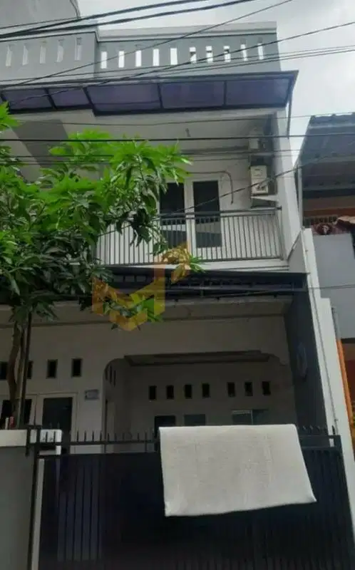 Dijual Rumah 3 Lantai di Jalan Kebembem Jagakarsa Lokasi Strategis