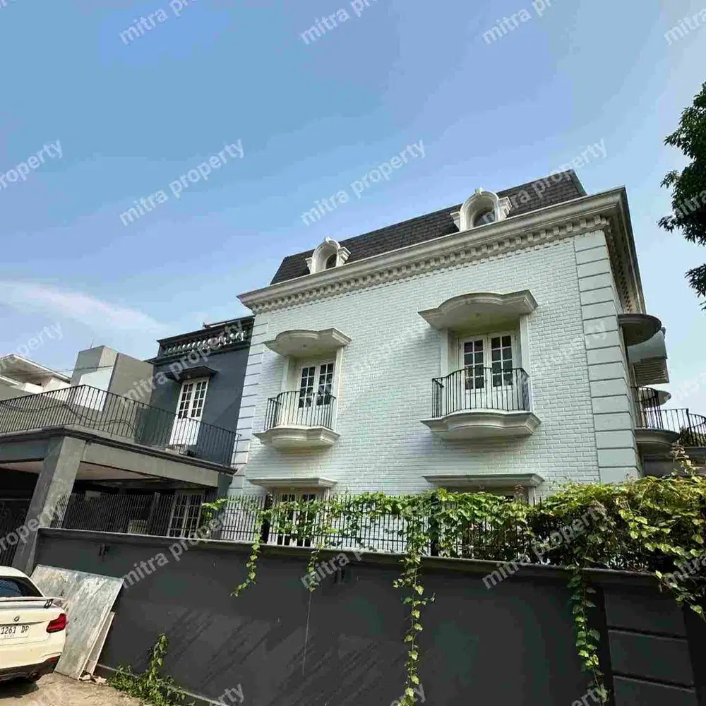 RUMAH TERAWAT SIAP HUNI LOKASI ELIT 5 MENIT KE  PONDOK INDAH MALL
