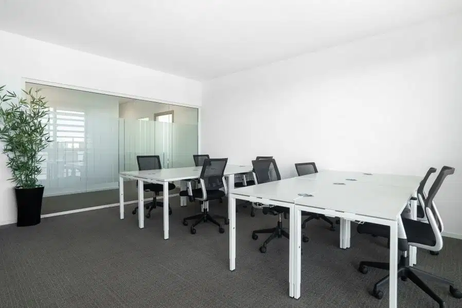Ruang kantor terbuka dengan layanan lengkap untuk Anda dan tim di Regus Forum Nine