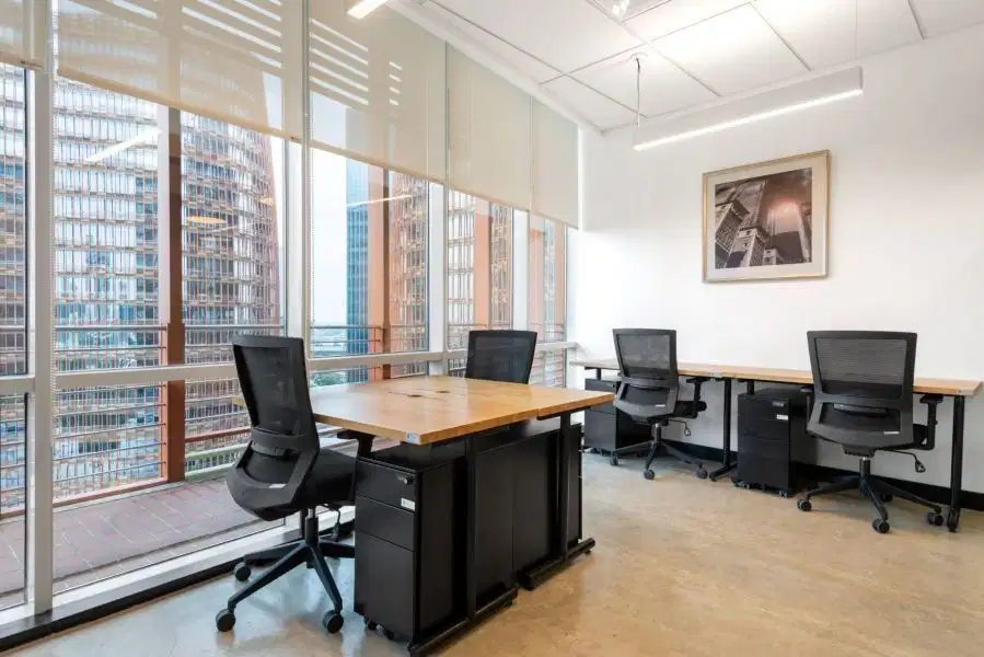 Ruang kantor pribadi berlayanan lengkap untuk Anda dan tim di Regus South Quarter