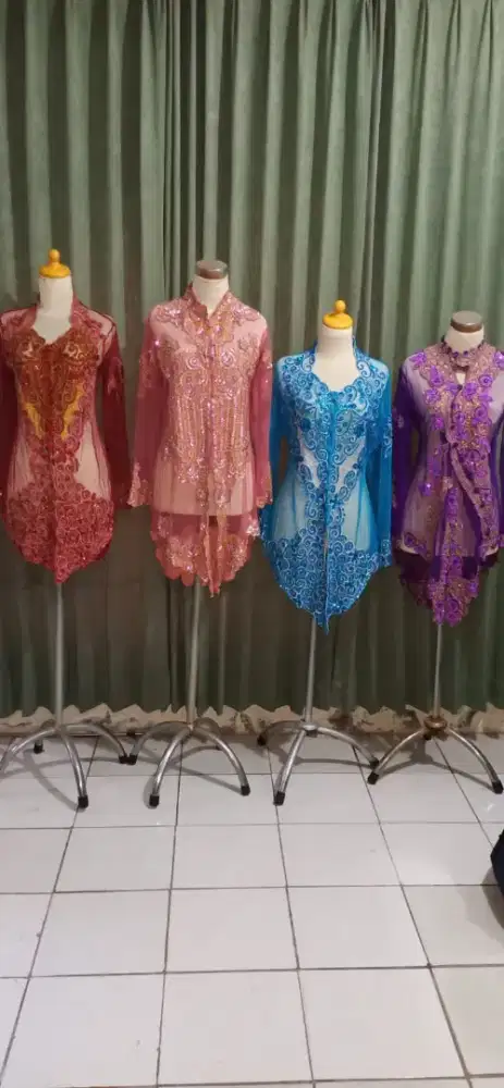 30 kebaya payet & broklat free 1 gaun