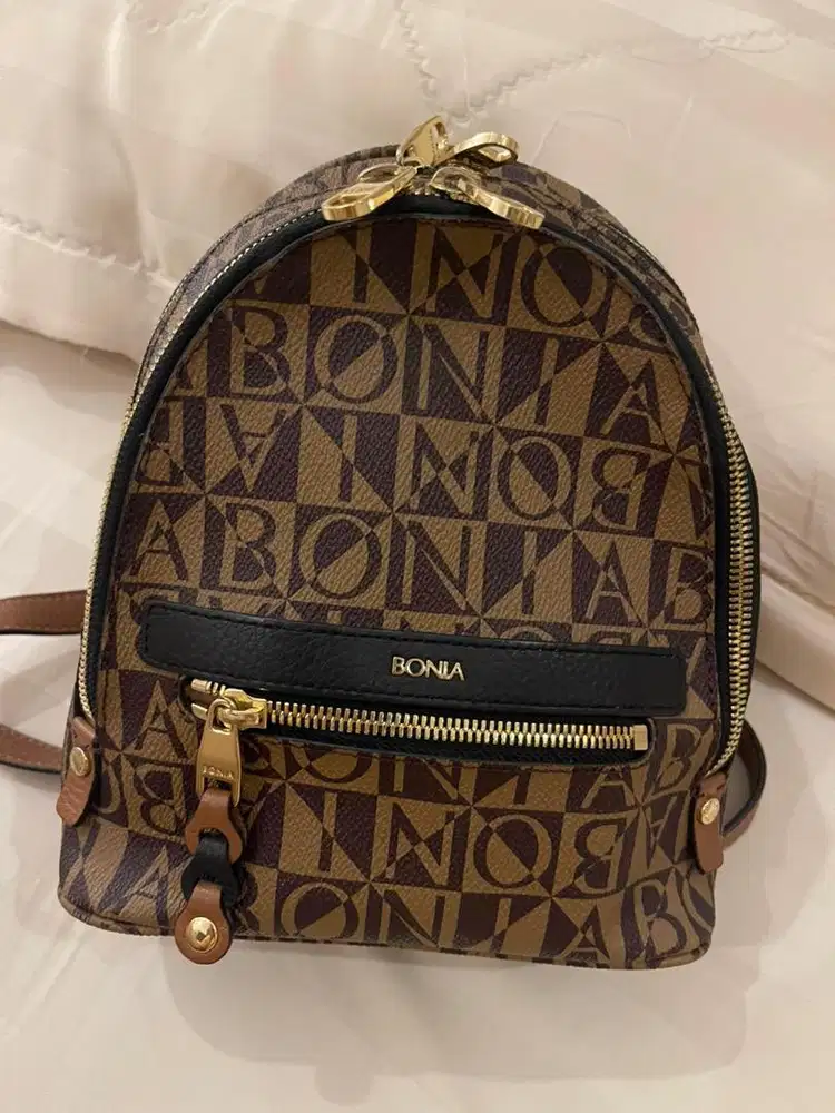 Bismillah di jual tas Bonia original no minus kyk seperti baru