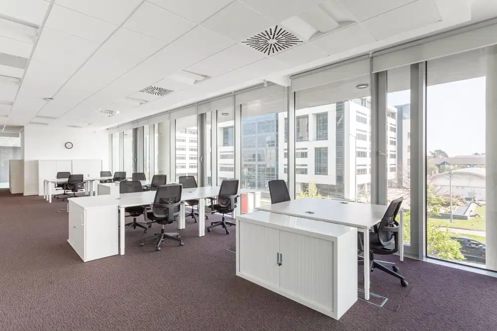 Temukan ruang kantor di Regus GKM Green Tower untuk 5 orang dengan layanan siap pakai