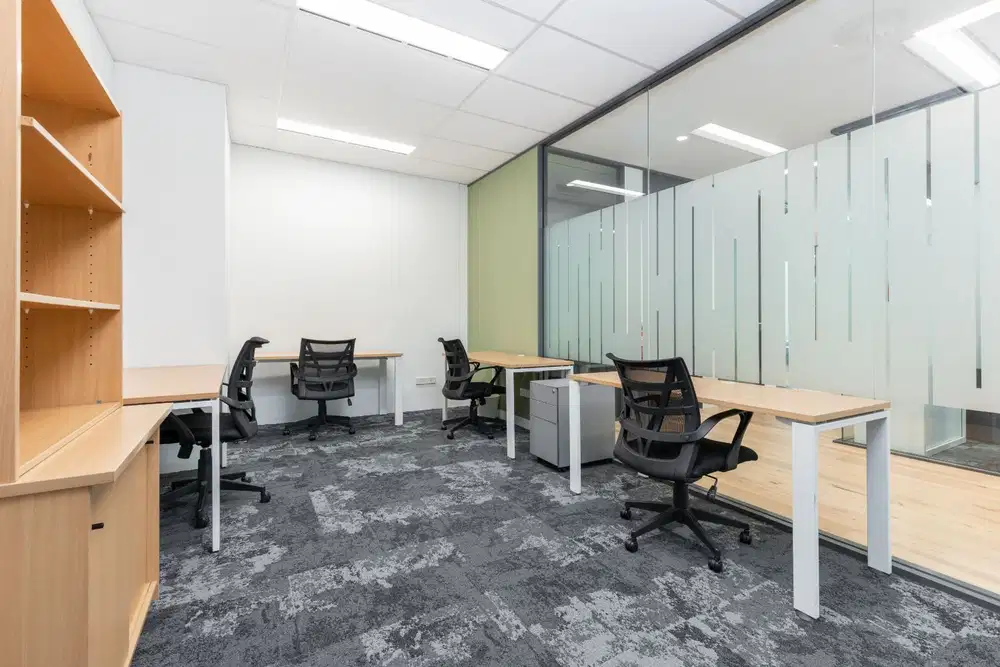 Ruang kantor terbuka untuk 15 orang di HQ Plaza Oleos