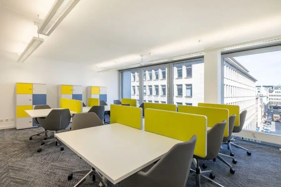 Ruang coworking di Regus Scientia Business Park