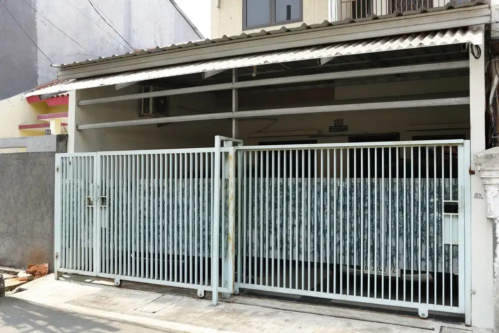 Jual Rumah 2 Lantai Strategis Dekat Stasiun Palmerah Siap KPR J-18457