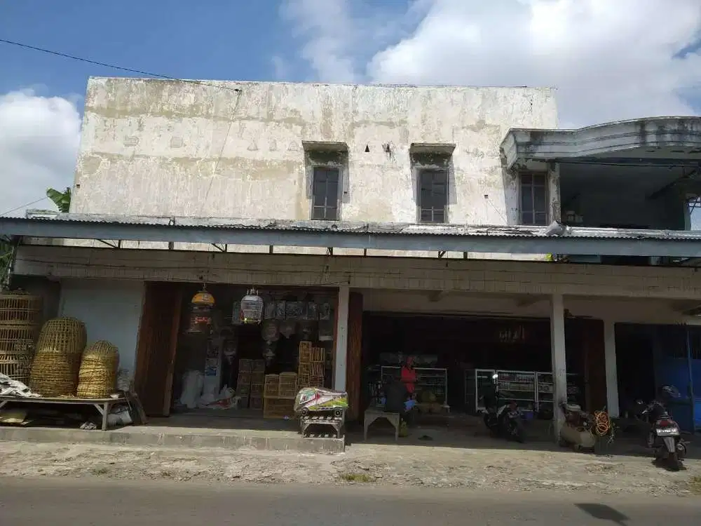 Rumah Toko Lantai 2 Pinggir Jalan dekat bandara Jember