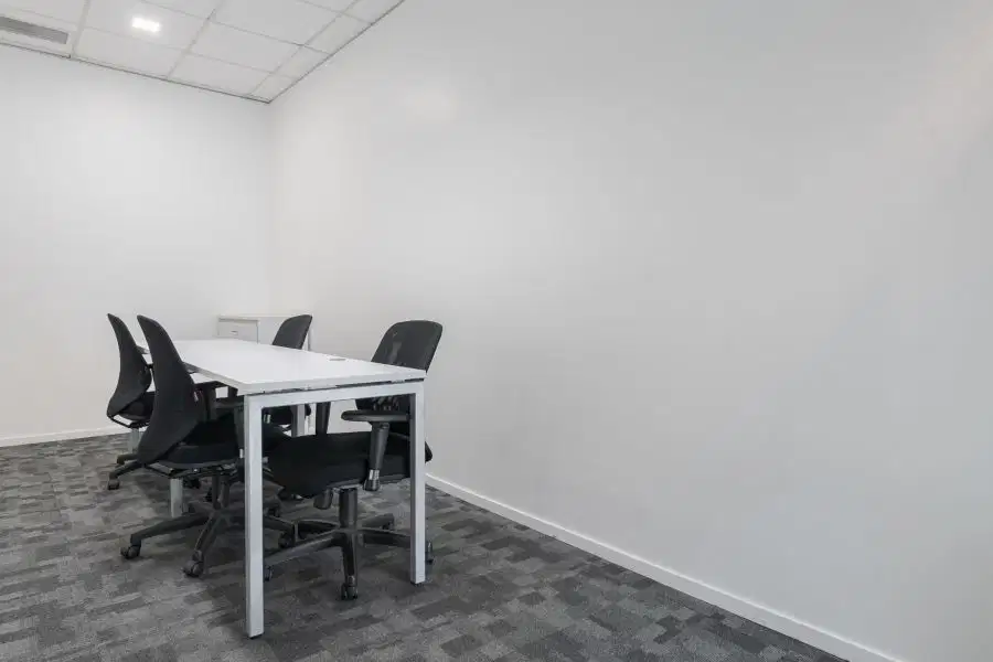 Temukan ruang kantor di Regus The Vida untuk 4 orang dengan layanan siap pakai