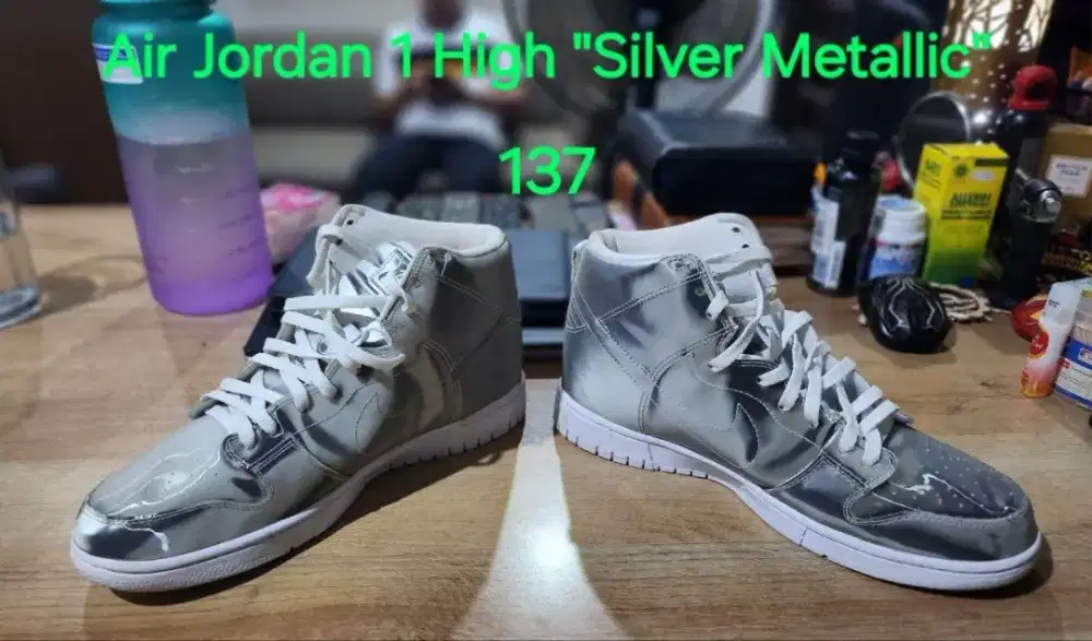 Sepatu Air Jordan 1 High Silver Metallic