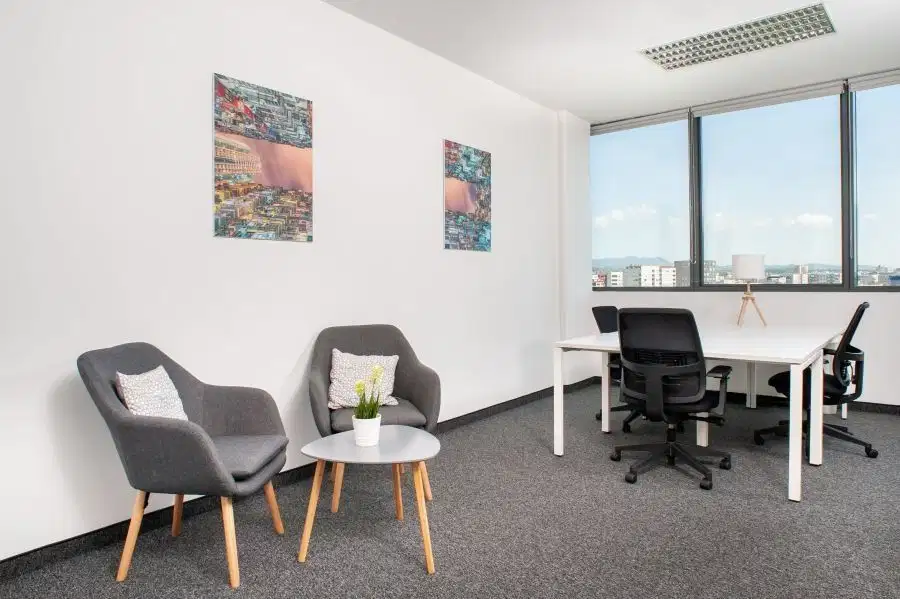 Akses satu harga ke ruang kantor profesional untuk 3 orang di Regus The Vida