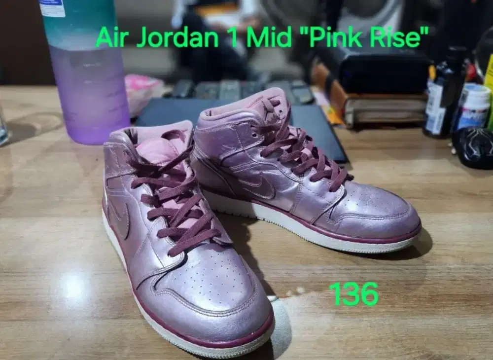 Sepatu Air Jordan 1 Mid Pink Rise