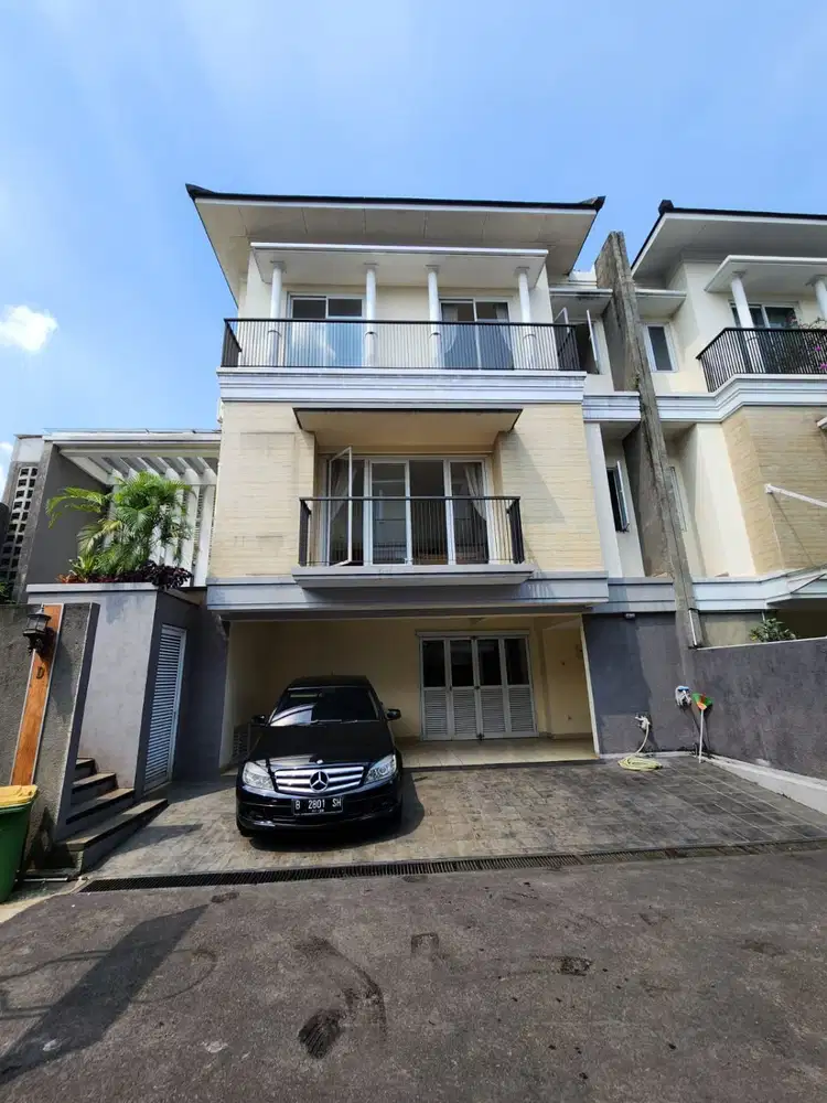 Townhouse Bagus Hoek Siap Huni Di Kawasan Pejaten Jakarta Selatan