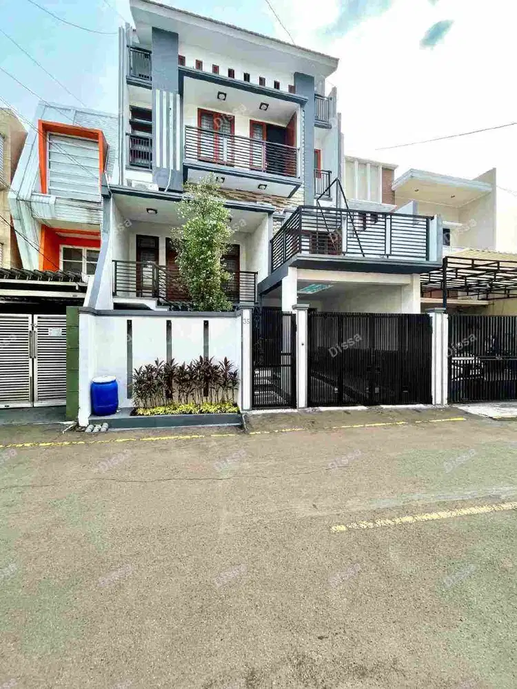 RUMAH ASRI TERAWAT SIAP HUNI LOKASI STRATEGIS DI KEBAYORAN LAMA