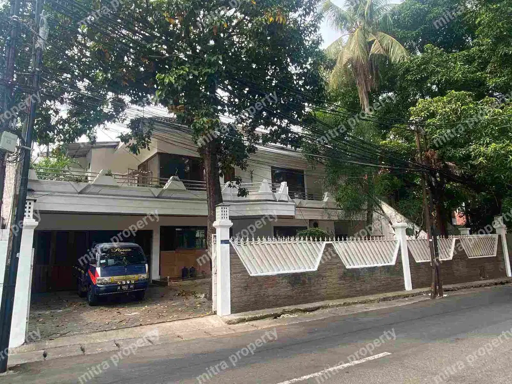 RUMAH MEWAH +KOLAM RENANG SIAP HUNI DI BILANGAN KEMANG JAKSEL