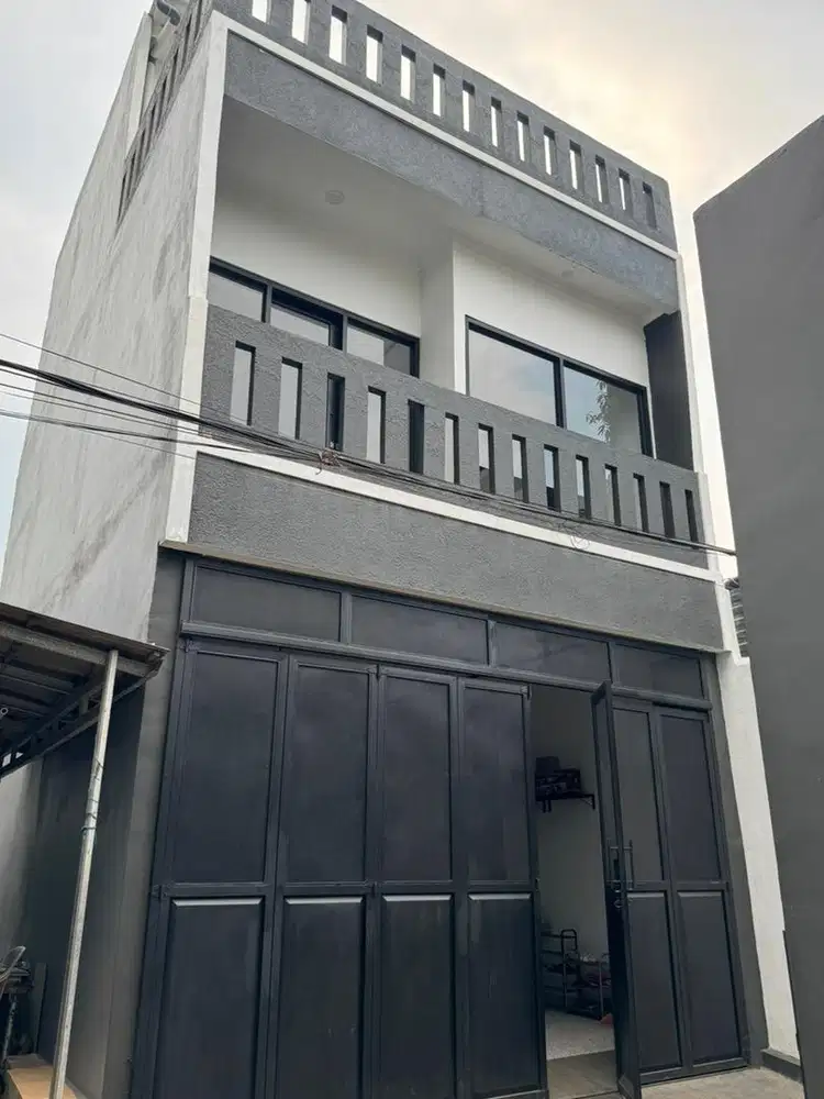 Di jual Rumah 3 lantai kota bekasi
