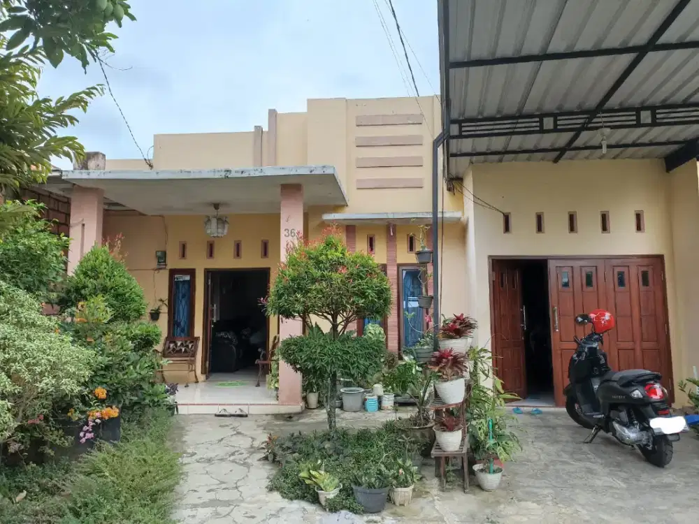 Dijual Rumah Hook Kondisi Bagus, Sangat Dekat Masjid Raya Bangsalsari