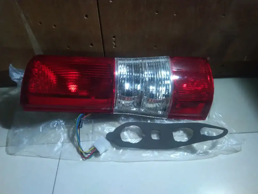 Daihatsu Gran Max Station Tail Lamp (D-MAC) / Lampu Stop (Kiri)