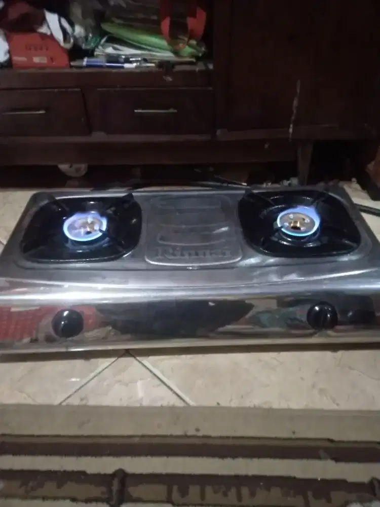 Kompor gas Rinnai 2 tungku stainless+selang+regulator harga nego