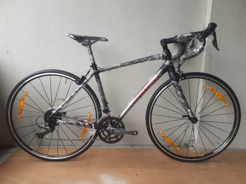 Road bike Trek Domane AL 2 size 52 Endurance