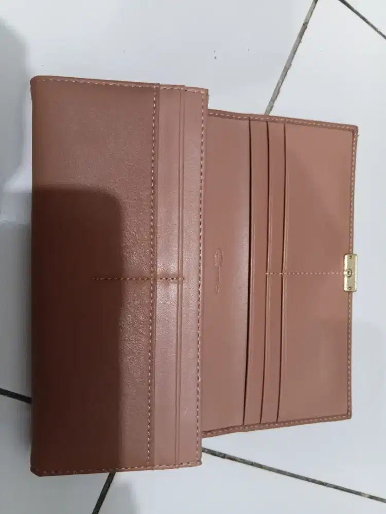 Dompet panjang wanita