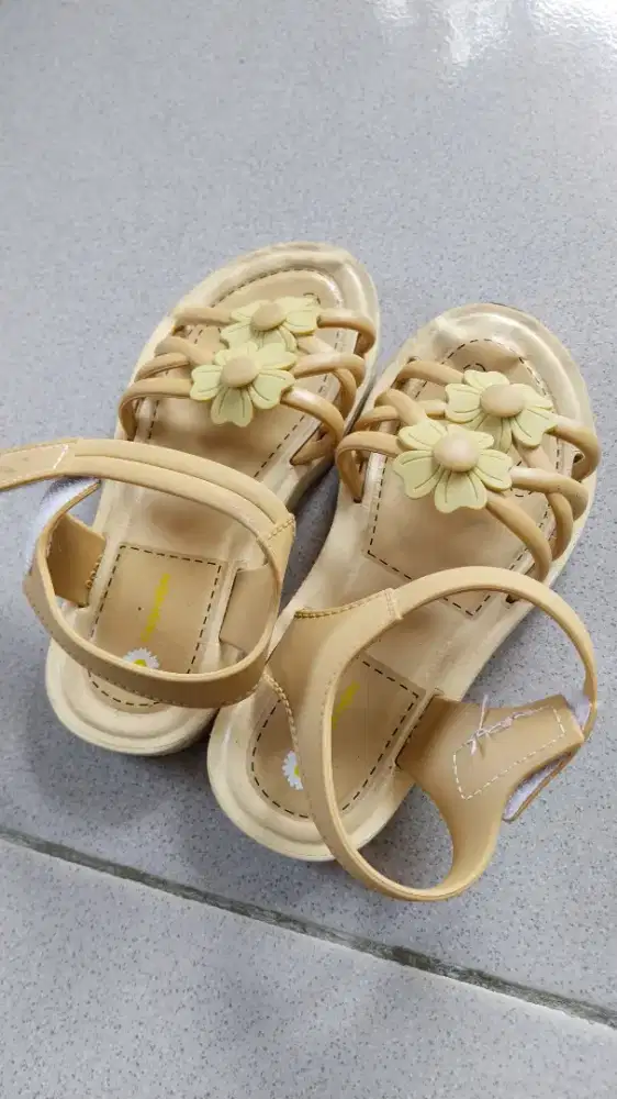 Sandal anak perempuan ukuran 28