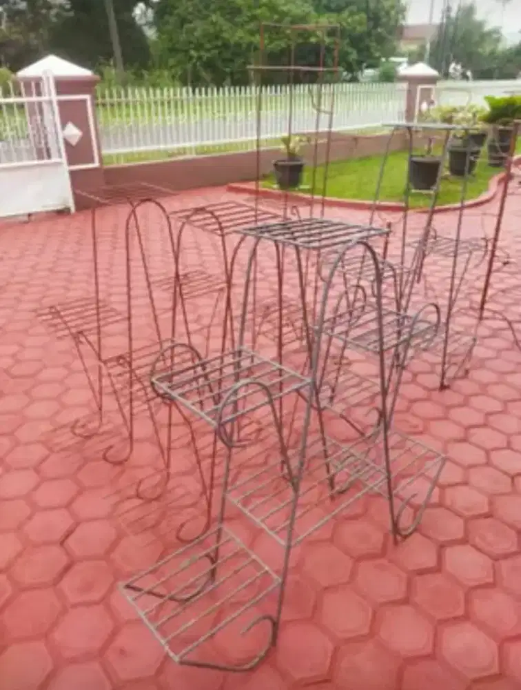 Jual Borongan Rak Pot Bunga Besi.