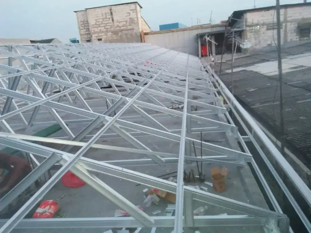 Rangka atap baja ringan