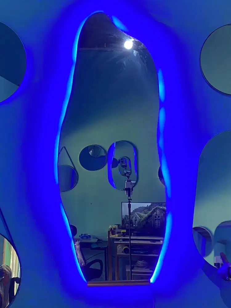 KACA ABSTRAK AESTHETIC