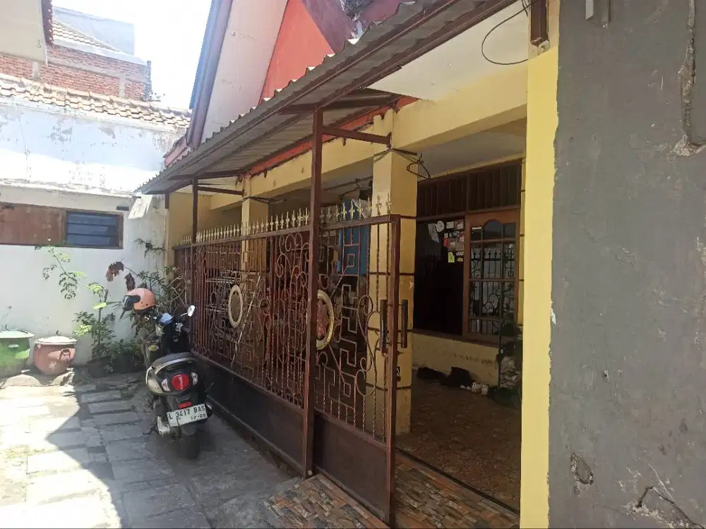 Rumah Hunian strategis di belakang royal plaza Surabaya.
