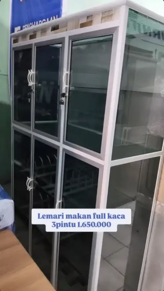 Kredit lemari makan full kaca