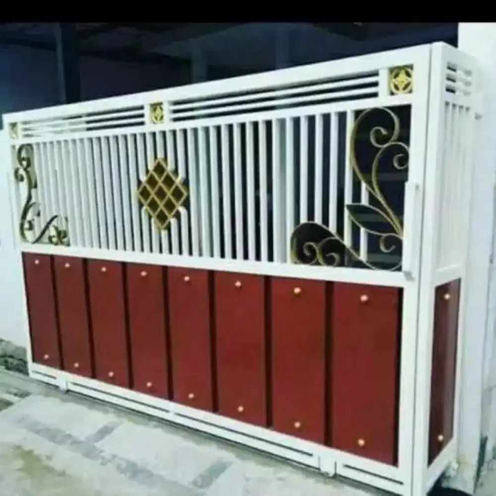 Pagar minimalis besi holo kombinasi papan wodplank