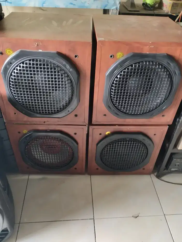 Subwoofer aktif 12 inch. Hrg Per unit.