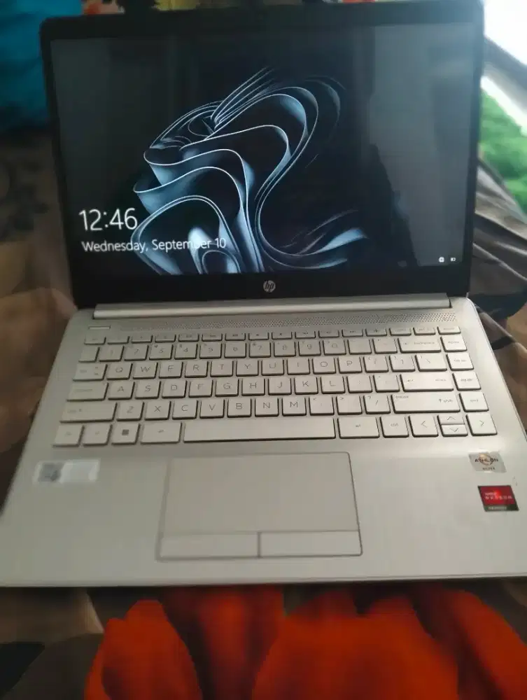 Laptop HP 14S Ram 8 AMD ATHLON Silver