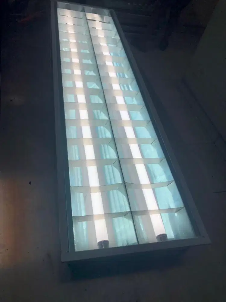 1 Kap + 2 Lampu Philips LED  T8 2x18 Watt 120 cm Rp 175 rb ( NEGO )