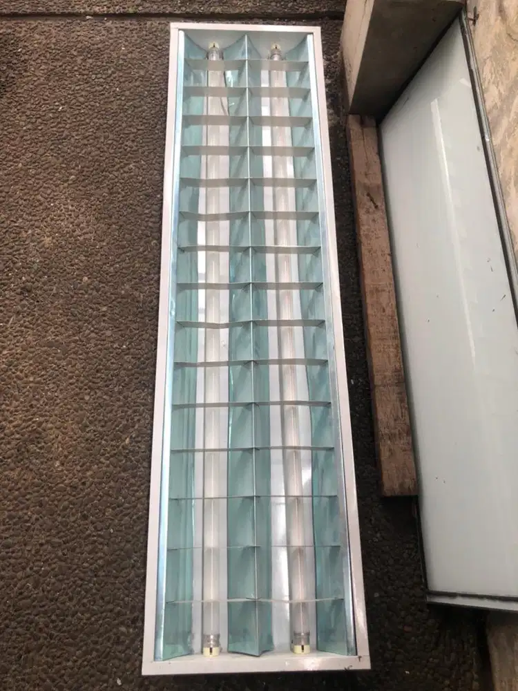 1 Kap TL + 2 Lampu Philips LED  T8 2x18 Watt 120 cm Rp 175 rb ( NEGO )