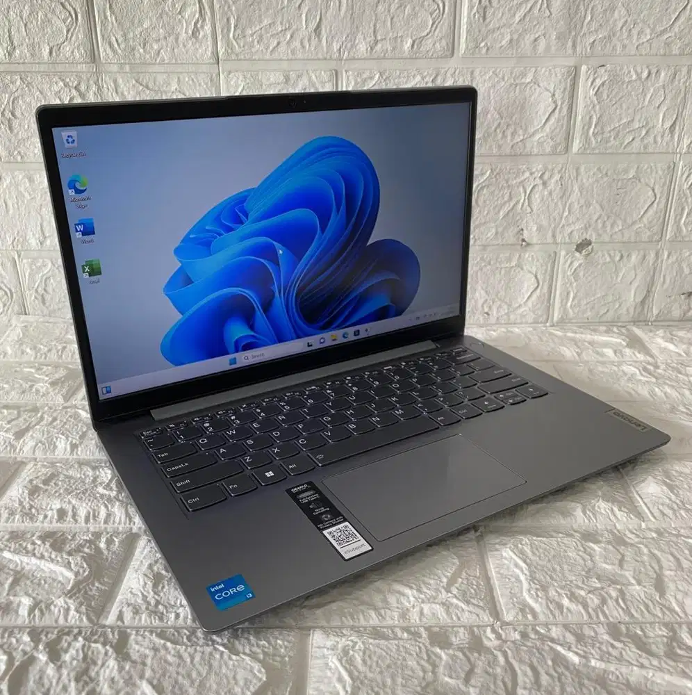 Laptop lenovo Ideapad slim 3 i3 1215U