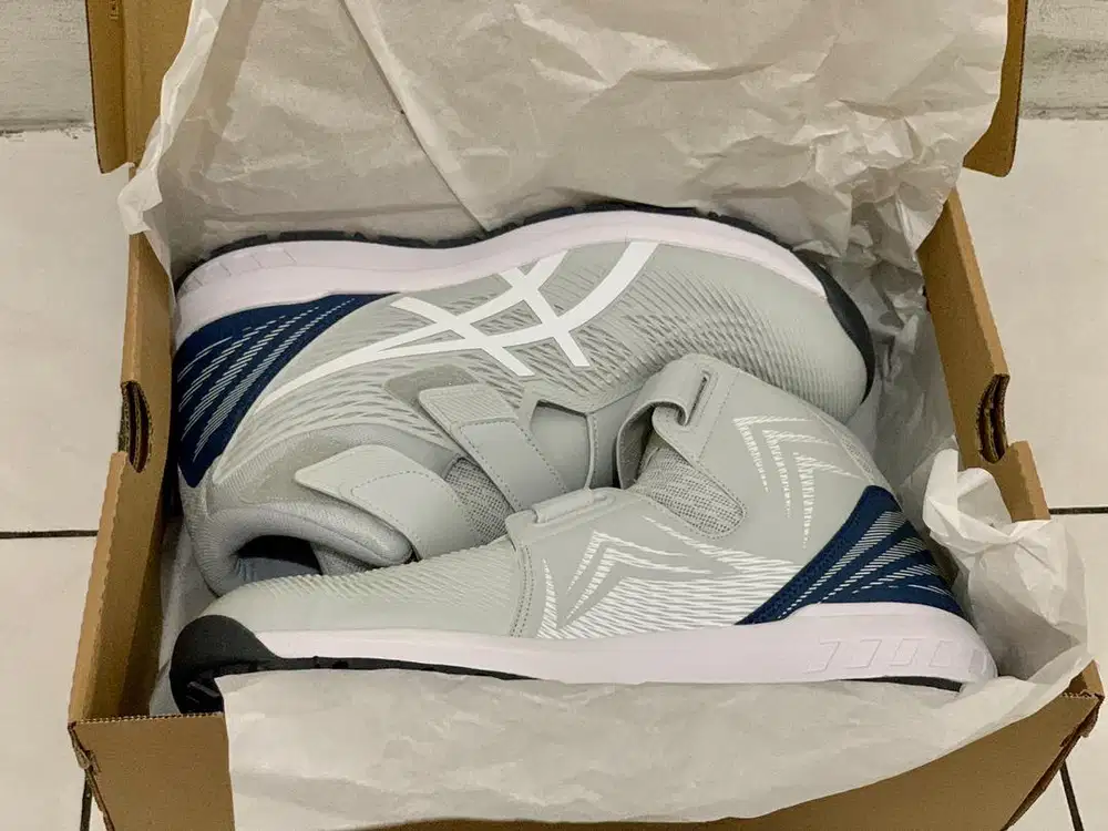 Sepatu ASICS glacier grey/white