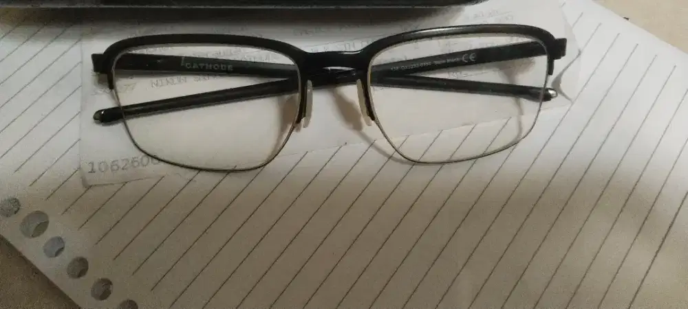 Kacamata oakley cathode