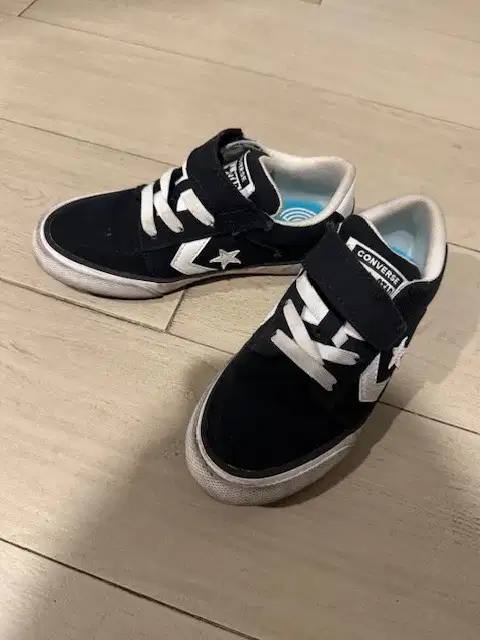 Sepatu Converse Hitam Anak uk. 31