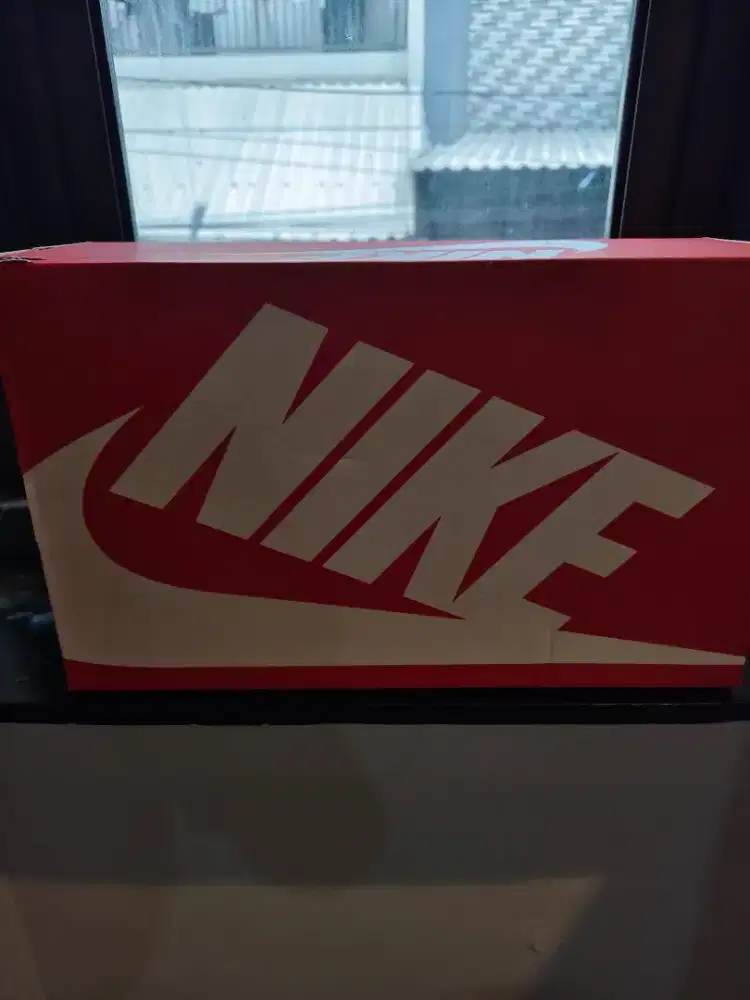 Box sepatu nike