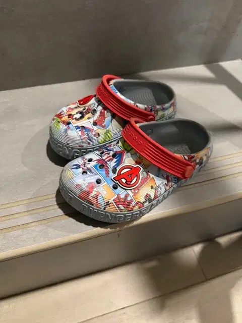 Crocs Ori - ukuran C12 (kids), limited edition Avengers