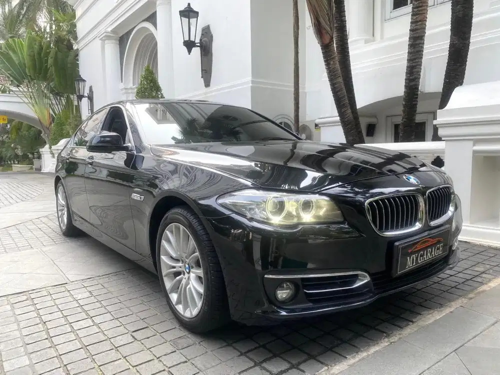 BMW 528i 2016 Luxury Facelift hitam antik Full Original Seevice Record