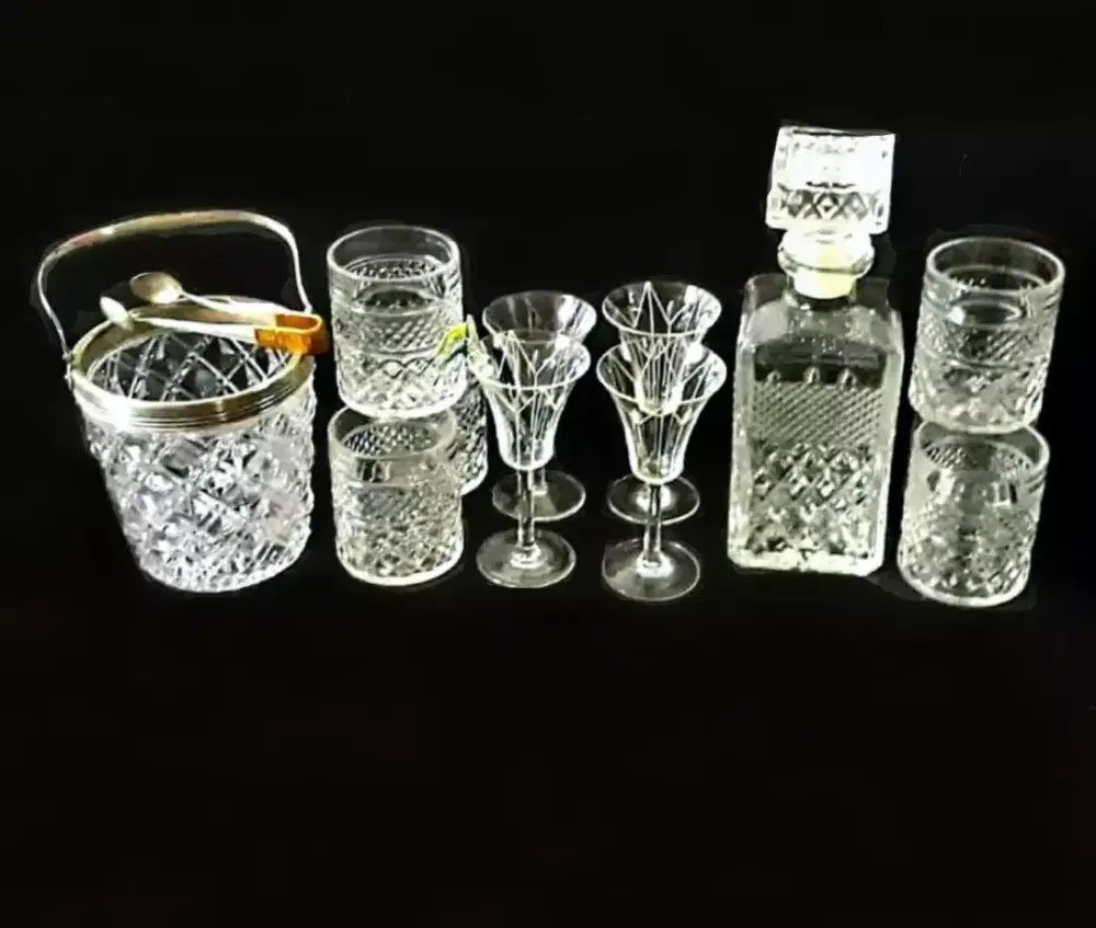 1Set Perabotan Kristal (Mini Bar Vintage)