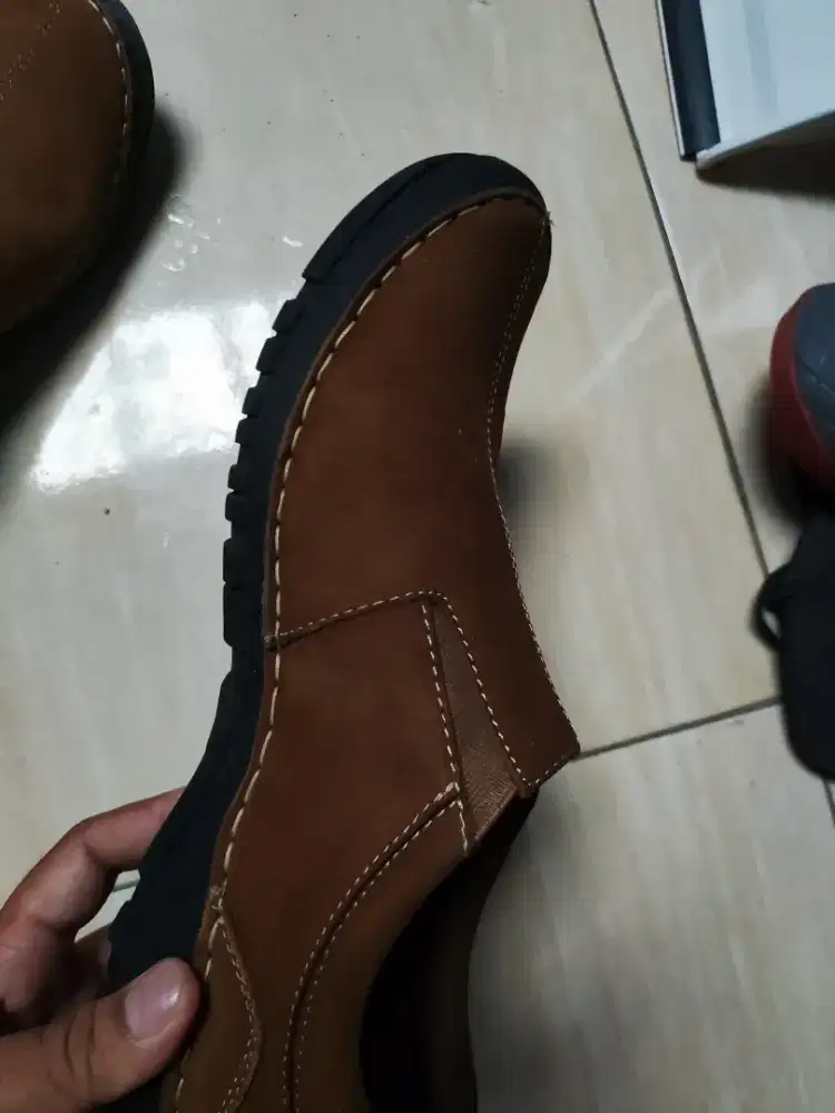 Sepatu santai coklat