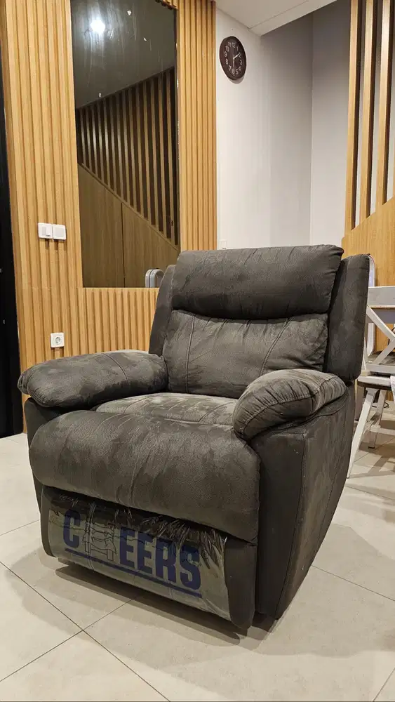 Sofa reclining cheers