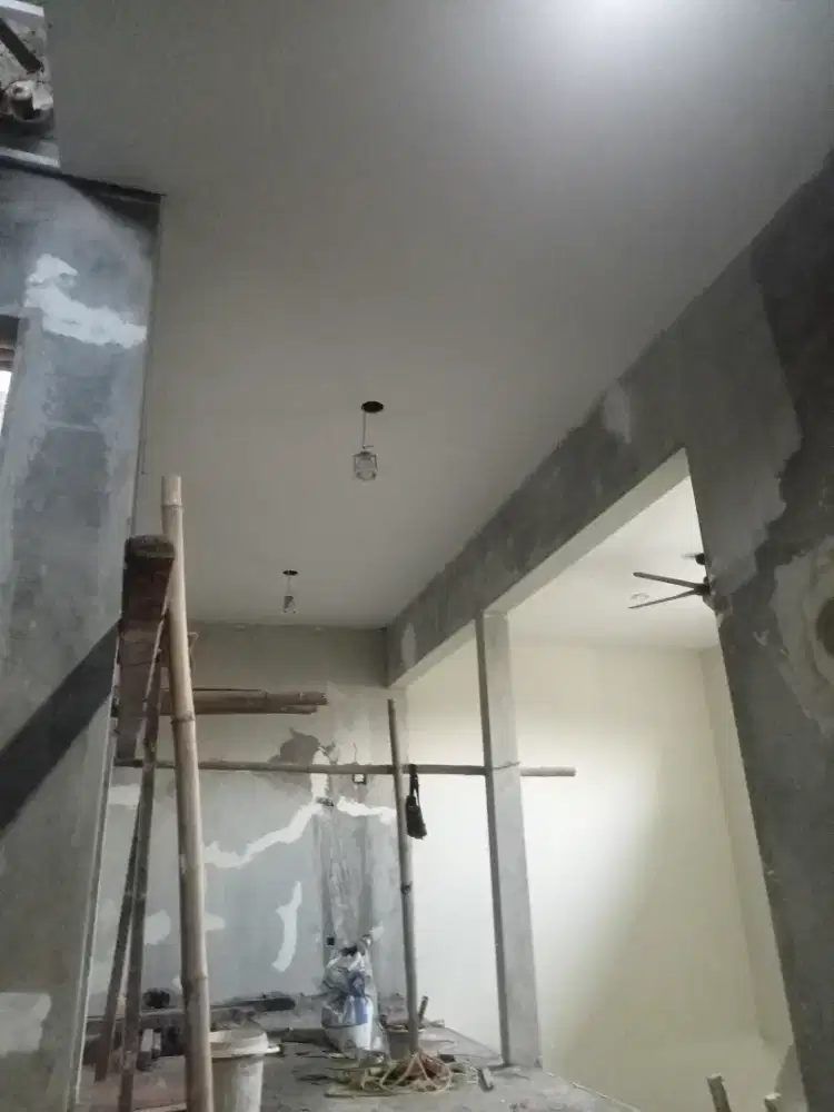 Perbaikan atap bocor